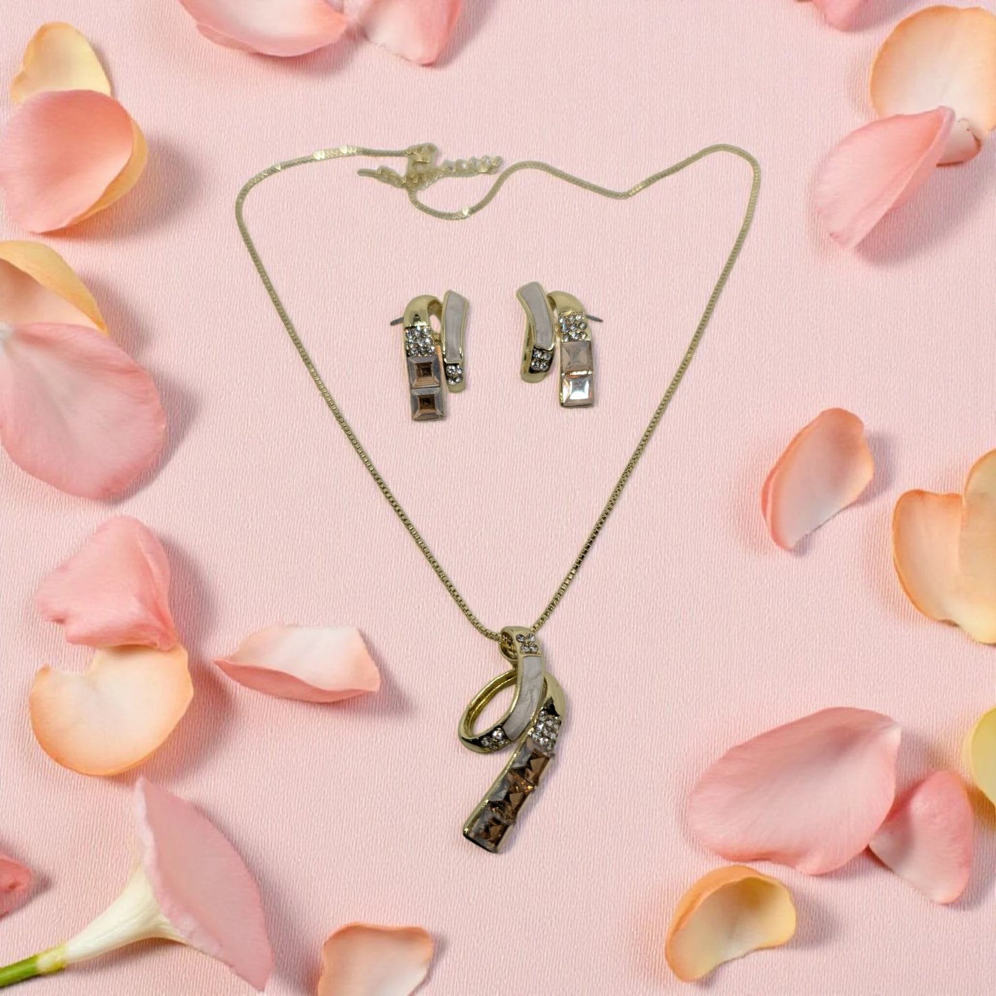 Elegant Peach Pendant set with Earrings