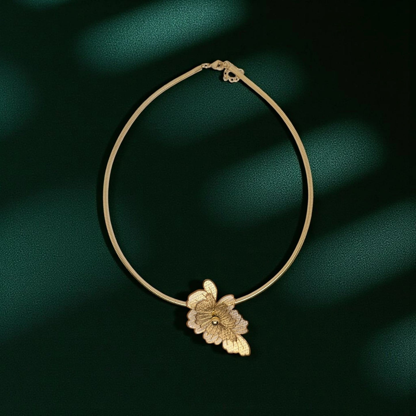 Golden Flower Hasli Necklace